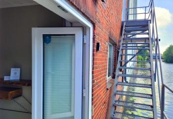 Exklusives Hafen-Appartement mit Whirlpool, mit Wasserblick, City-Nah & eigenem Parkplatz, Гамбург (фото 2)