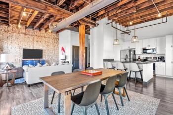 Spacious Loft - Riverfront Views - Walk to Arch, Casino, Conventions, Saint Louis (photo 4)