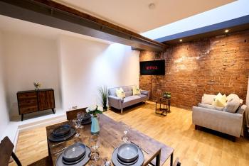 Pluxa Citronella -2 floors Home of football location with Workspace, Manchester (fotografie 3)