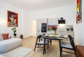 oompH Berlin 3BR Apt with Light Tones and Artwork, Berlino (foto 2)