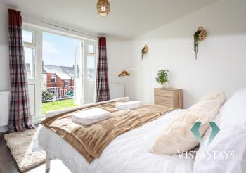 Spacious 5BDR House By Vista Stays Short Lets & Serviced Accommodation Manchester With Free WiFi, Parking & Netflix, Manchester (fotografie 4)