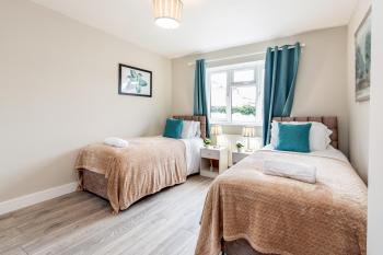 Modern 2-Bed, 2-Bath Bungalow, Dartford (foto 5)