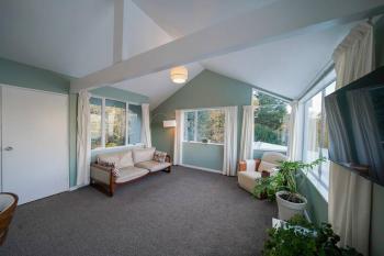 Private elevated, lake & mountain view apartment, Queenstown (foto 5)