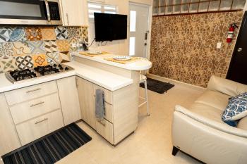 Compact Haven with Private Entrance and FREE Parking and Laundry, Ponce (photo 2)