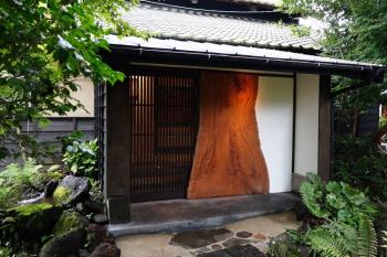 寝室から一望できる阿蘇山の絶景!!築200年の歴史ある米蔵をリノベーションした一棟貸しの宿, Aso (foto 4)