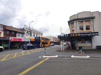 MT Eden home at commercial food street, Auckland (fotografie 3)
