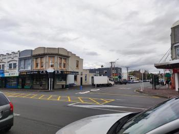 MT Eden home at commercial food street, Auckland (fotografie 2)
