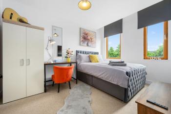 Central Piccadilly Luxury Three Bedroom Apartment, Manchester (photo 5)