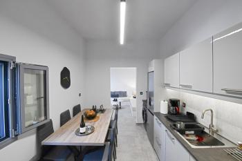 Diamond, a modern and stylish house, near the shops and restaurants in Korissia, Yulis (foto 5)