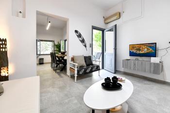 Diamond, a modern and stylish house, near the shops and restaurants in Korissia, Yulis (foto 4)