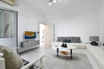 Diamond, a modern and stylish house, near the shops and restaurants in Korissia, Yulis (foto 3)