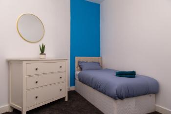 Salford Beach Apartment Free Parking, Manchester (photo 4)