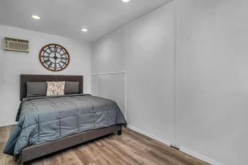 Small 1-bedroom with small yard in West Hollywood, Los Angeles (fotografie 2)
