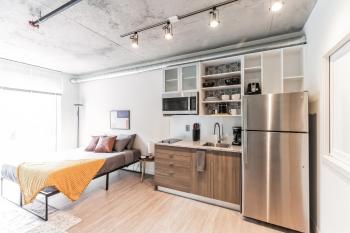 Studio apartment with prime location, Cleveland (photo 3)