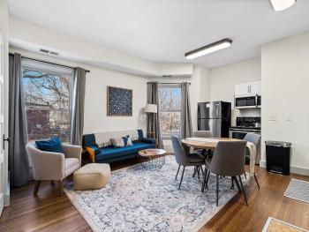 Carriage Manor - Sun Soaked 1BR - Close to CCF, Cleveland (photo 2)