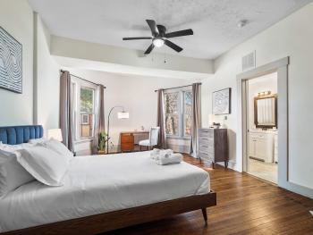 Carriage Manor - Sun Soaked 1BR - Close to CCF, Cleveland (photo 3)