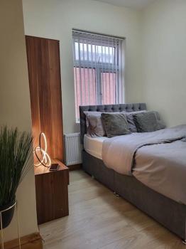 Large four bedroom house in manchester near centre, Manchester (zdjęcie 5)