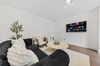 Inicio Stays - NEW! Stunning Home - Free Parking - Sleeps 8 - Near M6, Birmingham (photo 3)