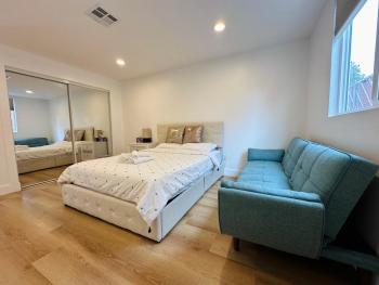 Chic and Secure Private room in modern home 6, Los Angeles (foto 2)