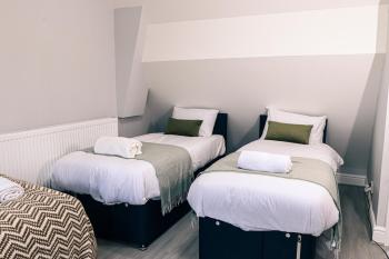 Long STAYS, BEST RATES, FREE PARKING, CONTRACTORS HAVEN, RELOCATORS, WORK LEISURE, COSY HOUSE, NEWLY RENOVATED,, Manchester (foto 3)