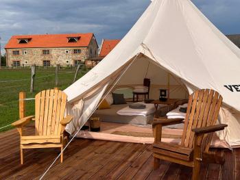 Farma Bláto - Apartmány Sýpka a glamping, Uhlířské Janovice (foto 3)