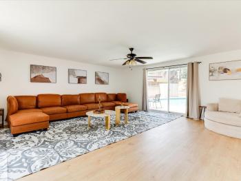 Charming 5 Bedroom Granada Hills House with Pool, Los Angeles (photo 2)