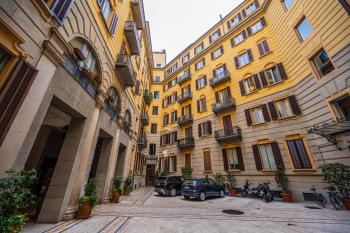 Spacious Apartment in Central Milan Next to Metro, Milan (photo 2)