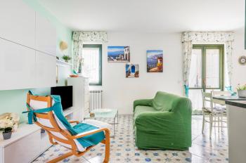 GuestHost - Sicily Beachside Apartment One Minute to the Shore, Mascali (photo 4)