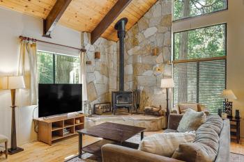Cabin w/ Deck & Fire Pit in Blue Lake Springs!, Arnold (foto 5)