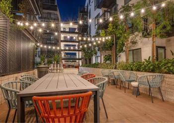 Cosmopolitan Hollywood Home DTLA view Parking - 10mins to Universal Studios, Los Angeles (photo 4)