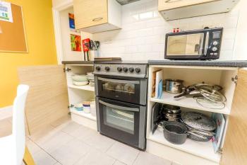 Carlton Villa - Gorgeous detached home with parking, Liverpool (photo 5)