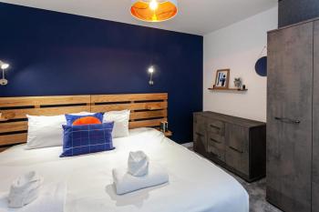 Superb 2 Bed Flat 5min to Old Trafford Stadium, Manchester (photo 5)
