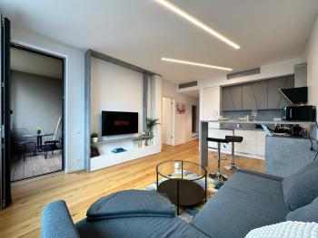 Sky1 Modern Aptm on 7 floor with Rooftop View, Bratislava (fotografie 3)