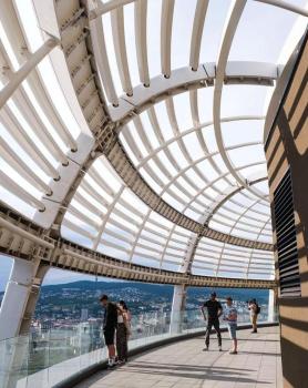 Sky1 Modern Aptm on 7 floor with Rooftop View, Bratislava (fotografie 2)
