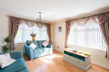 Spacious 5 bedroom, 2 Living Room, Games Room, Wolverhampton (foto 4)