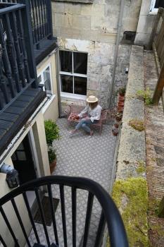 Primrose Cottage - Two Bed Cottage with Private Courtyard & Nearby Parking, Bath (photo 5)