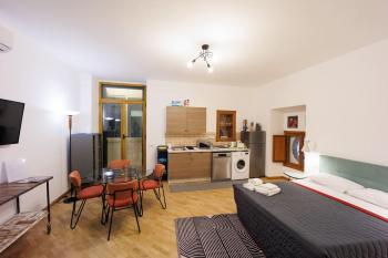 Dante Studio Apartment Super Central next metro By HouseinNaples, Naples (photo 2)