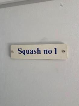 NEW with AC Central Suites with Pool access and Squash Courts! Sleeps Family or 4 guests, Gibraltar (foto 3)