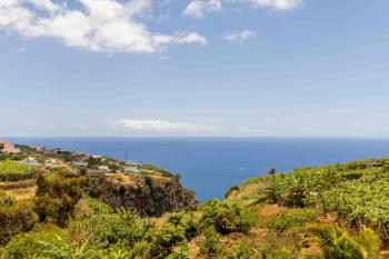 House - sleeps 3 free parking garden & jacuzzi, Estreito da Calheta (Foto 4)