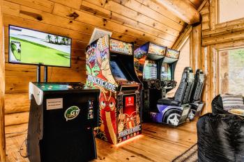 Enclave - 5 Suites - Private Outdoor Pool - Arcade - Fire Table - Outdoor Kitchen - Hot Tub, Pigeon Forge (photo 4)
