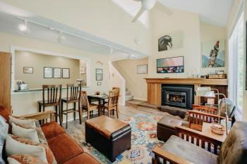 82SW - Fireplace - WithD - Kitchen - Sleeps 4 condo, Glacier (foto 2)