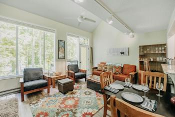 82SW - Fireplace - WithD - Kitchen - Sleeps 4 condo, Glacier (foto 3)