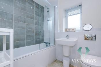 3BDR House By Vista Stays Short Lets & Serviced Accommodation Manchester With Pool Table and Driveway Parking, Manchester (fotografie 3)