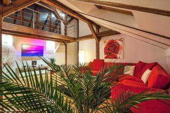 Amazing Charles Bridge Apartment, Prague (photo 3)