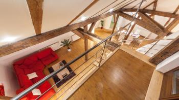 Amazing Charles Bridge Apartment, Prague (photo 4)
