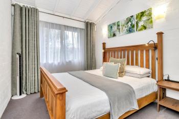 'Treetops at Glenelg' Coastal Stay with Leafy Patio, Adelaide (photo 2)