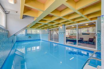 Blue Dolphin Apartment - Private indoor Pool, Jacuzzi, Garden, Spalato (Split) (foto 2)
