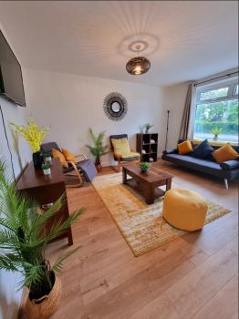 Cosy 3 Bedroom House - Free Parking - Airport 6 Min Walk, Manchester (foto 3)