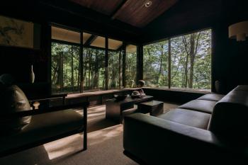 高台の森に佇むモダニズム建築 露天風呂 檜風呂 ENN hakone, Hakone (fotografie 2)