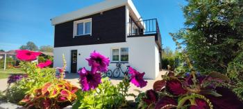 4 Bedroom House with Playground, BBQ & Free Parking, Riga (Foto 2)